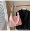 Bolsa de Ombro de Couro Macio Grande Capacidade para o Dia a Dia em Tecido Feminina 2025 Nova Estilo Retrô Stylist Bolsa de Axila Bolsa Tote Mochila
