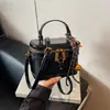 Bolso de mujer transfronterizo nuevo versátil estilo Chanel pequeño bolso de mano para el día a día bandolera de un solo hombro bolso de mano de alta gama tipo caja mujer