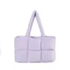 2026 Nuevo Lindo Gran Capacidad Bolsa Acolchada Suave Cálida Estilo Europeo y Americano Bolsa Cuadrada Bolsa de Chaqueta de Plumas para Mujer Comercio Exterior