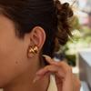Jingqiao Pendientes de perla de moda europea y americana, lujo ligero, acero de titanio de alta calidad, pendientes no decolorables, sentido del diseño, estilo nicho