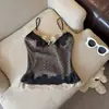Camisola de encaje con retazos y escote en V estilo "chica picante" con hermoso diseño en la espalda, copas acolchadas, camiseta sin mangas versátil de escote en V y lunares de encaje en color block para usar en capas o sola
