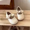 Sapatos Pequenos de Couro com Laço Estilo Coreano para Meninas Lançamento Primavera 2026 Sapatos Individuais Macios para Meninas Loafers Versáteis