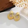 Pendientes geométricos versátiles europeos y americanos transfronterizos para mujer, diseño de nicho de lujo ligero, pendientes de botón elegantes de alta gama, al por mayor