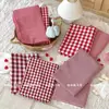 Tejido de hilo teñido lavado de algodón puro, tejido a cuadros estilo coreano con patrón Chaoyang rojo, adecuado para ropa de mujer, ropa infantil, bolsos, accesorios para el cabello y coleteros DIY