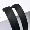 Diadema inversa de venta al por mayor de fábrica con tela curva blanca y negra, base interior de lana, plástico ABS, diadema para manualidades, accesorios para el cabello