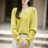 Básico de corte ajustado, favorecedor escote en V, forro polar, cálido, cuello suave, top capa base, suéter tejido para mujer, amarillo pluma