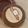 Nuevo reloj cuadrado pequeño de lujo ligero transfronterizo para mujer, reloj de cuarzo estilo pulsera, simple y elegante, adecuado para ir al trabajo, venta al por mayor