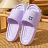 Novas Pantufas de Banheiro de Verão Portáteis Pantufas de Hotel Roupa de Casa Feminina Macias Antiderrapantes Venda Quente Sandálias de Chuveiro Femininas