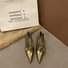 Sapatos de salto alto stiletto com bico fino e tendências para 2026 para mulheres, elegantes e versáteis, confortáveis para usar o dia todo, adequados para o trabalho e para o trajeto.