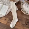 Zapatos y calcetines: Calcetines de lana hasta la pantorrilla estilo Miu para mujer, engrosados y cálidos para otoño e invierno, con encaje y rayas horizontales, adecuados para combinar con botas, calcetines largos apilados