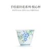 Tazón cubierto de pie alto con pequeña flor azul pintado a mano, taza de té, juego de té kung fu, tetera de cerámica, color bajo cubierta, taza para té de burbujas, tetera de mano antiquemaduras