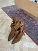 Novas Botas Curtas Vintage Outono/Inverno 2026 com Salto Grosso, Botas Curtas de Calçar com Fivela de Cinto e Design Pregueado, Botas Martin