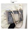 Bolsa de Moda Personalizada Feminina Nova de Verão Grande Capacidade Bolsa de Ombro com Corrente de Pérolas Design de Nicho Bolsa de Axila Alta Qualidade