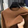 Nueva colección de otoño e invierno: Suéter Puyuan para hombre, de color liso, cuello redondo, tejido jacquard, casual y elegante, diseño simple, perfecto como capa base