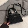 Nuevo Bolso de Mano Casual de Lujo 2025 con Patrón de Diamantes para Bolos Elegante Bolso Cruzado Versátil para el Trabajo para Mujer