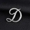 Temperamento de comercio exterior europeo y americano 26 broches de letras inglesas femenina diamante personalidad Joker moda corsage pin masculino accesorios