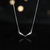 Collar de alce con diamante flash plateado, temperamento de personalidad femenina, colgante de asta, espíritu de hada Mori, cadena de clavícula pequeña y fresca, joyería al por mayor