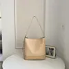 Bolsa de Mão Tecida Retro Fashionável 2026, Bolsa de Ombro Transversal tipo Balde Simples de Nicho de Alto Valor e Grande Capacidade