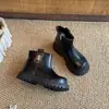 Botas Femininas 2026 Nova Moda Outono/Inverno Botas Estilosas Estilo Martin Botas de Couro da Moda para Meninas Botas Curtas Tendência Infantil