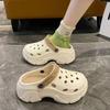 Zapatos de Agujeros de Dibujos Animados de Verano 2024 para Mujer Calzado de Exterior Sandalias y Chanclas de Moda con Tacón Alto y Suela Gruesa Tendencia Transfronteriza Europea y Americana