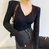 Camiseta de Manga Larga con Cuello en V de Diseño Moderno para Mujer, Camisa Básica de Color Puro de Moda Nueva Primavera y Otoño 2025 con Hombro Acolchado