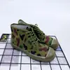 Sapatos de Cano Alto para Libertação Atacado Sapatos de Cano Alto Camuflados para Segurança no Trabalho em Canteiro de Obras Sapatos de Borracha Amarelos Lona Respirável Antiderrapante Resistentes ao Desgaste Sapatos para Treinamento Militar