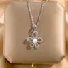 Nueva cadena de clavícula de lujo estilo coreano, collar versátil de acero de titanio de moda para mujer, colgante simple clásico de circón, accesorio versátil