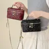 Bolsa transversal feminina, bolsa de ombro de alta qualidade em formato de caixa, novo estilo 2026, pequena bolsa de mão inspirada na Chanel com corrente de padrão de diamante, pequena bolsa quadrada, transfronteiriça