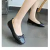 Sapatos Rasos de Camada Única Femininos Chegada Nova Primavera 2024 Bico Quadrado Laço Sapatos Noturnos Versátil Couro Macio Solado Macio Leve Sapatos de Feijão