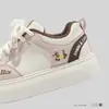 Zapatos Blancos Casuales Estilo Coreano con Huella de Perro de Dibujos Animados Beier para Mujer 2026 Nuevo Primavera Versátiles Tenis de Suela Gruesa B2961