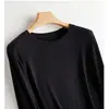 Hermosa camiseta básica de manga larga de color liso con cuello redondo, corte ajustado y elegante, para principios de otoño, con mezcla de lana