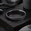 Pulsera Curva Negra de Piedra Biliar para Hombre, Personalizada, Sencilla, Lujo Ligero, Sensación de Alta Gama, Accesorio Versátil de Moda para Mujer