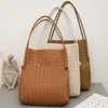 Bolsa feminina de couro bovino trançado Novo estilo coreano moderna de ombro moderna versátil grande capacidade debaixo do braço de couro bolsa feminina