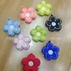 Nuevos Elegantes Accesorios con Colgante de Flor de Algodón Bordada Bolso de Moda Ropa de Moda Mochila Escolar Accesorios con Colgante de Flor de Corazón Prensado