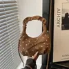 Elegante y estiloso bolso plisado para mujer, nuevo bolso de moda para el otoño e invierno 2026, bolso pequeño tipo tote cruzado con cadena