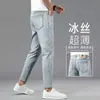 Pantalones de Hielo Delgado de Seda de Verano 2026 para Hombre Ajuste Delgado Jeans Skinny Pantalones Ultra Delgados de Tencel para Hombre Pantalones de 9 Puntos