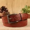 Cinturón para Hombre con Hebilla de Pin, Estilo Vintage, Moda Casual, Cinturón Versátil para Hombre de PU Grabado, Nuevo al por Mayor 2025