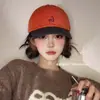 Gorra de béisbol versátil color crema estilo coreano con bloques de color para mujer, con letras bordadas, para circunferencia de cabeza grande, que adelgaza el rostro, gorra para proteger del sol