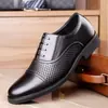 Sapatos Masculinos de Couro Estilo Britânico para Negócios, Preto com Três Tiras, Solado Macio, Versáteis, Modernos, para o Dia a Dia, Trabalho Formal, Sapatos de Couro com Bico Fino