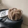 Nuevo bolso de peluche de imitación de piel de conejo, bonito bolso de calabaza, bolso de señora portátil, bolso de hombro con temperamento de nube de otoño e invierno.