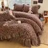 Conjunto de quatro peças de colcha de cama estilo princesa coreana com renda e veludo de leite, capa de edredom grossa e quente de inverno, conjunto de veludo coral