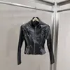 Otoño 2026 Nueva Chaqueta de Piel Sintética PU Ajustada Corta Casual Versátil de Manga Larga con Cuello Alto Elegante para Viajar Adelgazante