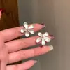 Novos Brincos de Metal com Textura Floral para Mulheres, Simples, Estilosos, Versáteis, Únicos, Exquisitos, Modernos e Fáceis de Combinar