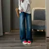 O novo modelo de início de outono da Zedaijiai apresenta uma mistura com alto teor de algodão, design de passadores duplos na calça e jeans wide leg de cintura alta estilo retrô americano.