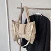 Bolsa casual de grande capacidade feminina 2024 Nova bolsa de ombro elegante com laço para todos os jogos Bolsa transversal elegante