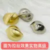Otoño e Invierno botón metálico de alta gama simple forma de diamante superficie cepillada hebilla especial avanzada forma de hoja hebilla de traje estilo Chanel lana