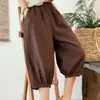 Pantalones tipo linterna casuales de algodón y lino de verano para mujer, shorts holgados de color liso simples y versátiles, pantalones harén retro de cinco puntos talla grande