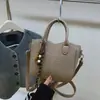 Bolsos de mano de nicho de moda estilo coreano transfronterizos para mujer, nuevo bolso cruzado de moda otoño 2026, bolso tote tipo cubo texturizado
