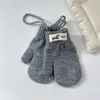Manoplas de Color Sólido de Moda de Dibujos Animados para Niños y Niñas Estilo Coreano a Prueba de Frío, Cálidas y Antiperdidas Guantes de Lana Tejidos con Correa