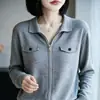 Cárdigan de punto con cuello polo y cremallera para mujer, suéter simple con bolsillo, abrigo de temperamento, manga larga, capa base para superponer